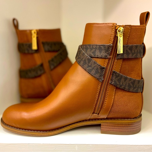 NWOT Michael Kors Rory Flat Bootie Ankle Boots MK Logo Hardware Luggage size 6 - Picture 6 of 6